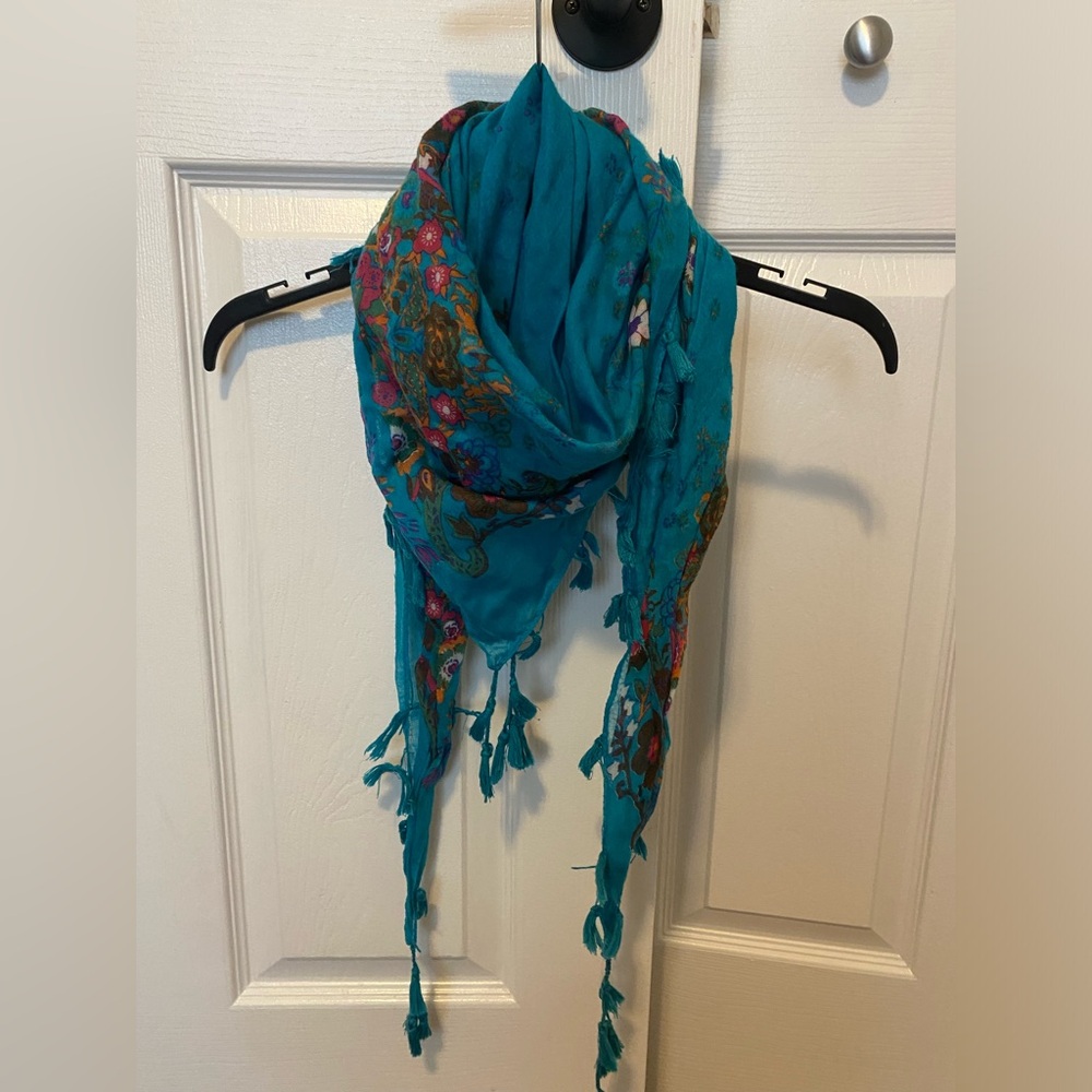 ⭐️5/$15! 8 Scarf Bundle! - Picture 11 of 16